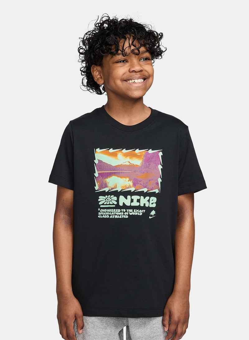 Nike Kids Nsw Mountain Photo T-Shirt - Image 1